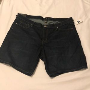 GAP Plus Size Women’s Bermuda Shorts Sz 18